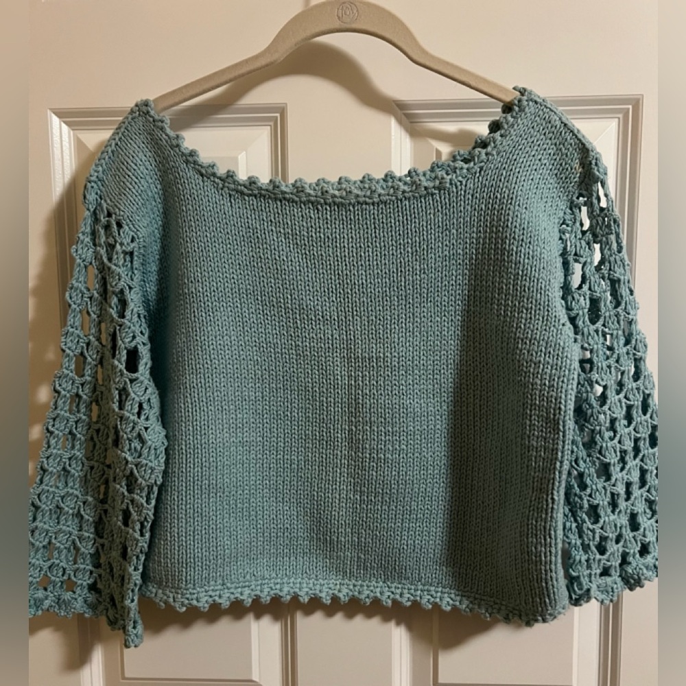 EUC RICO 100% cotton crop sweater. Size M